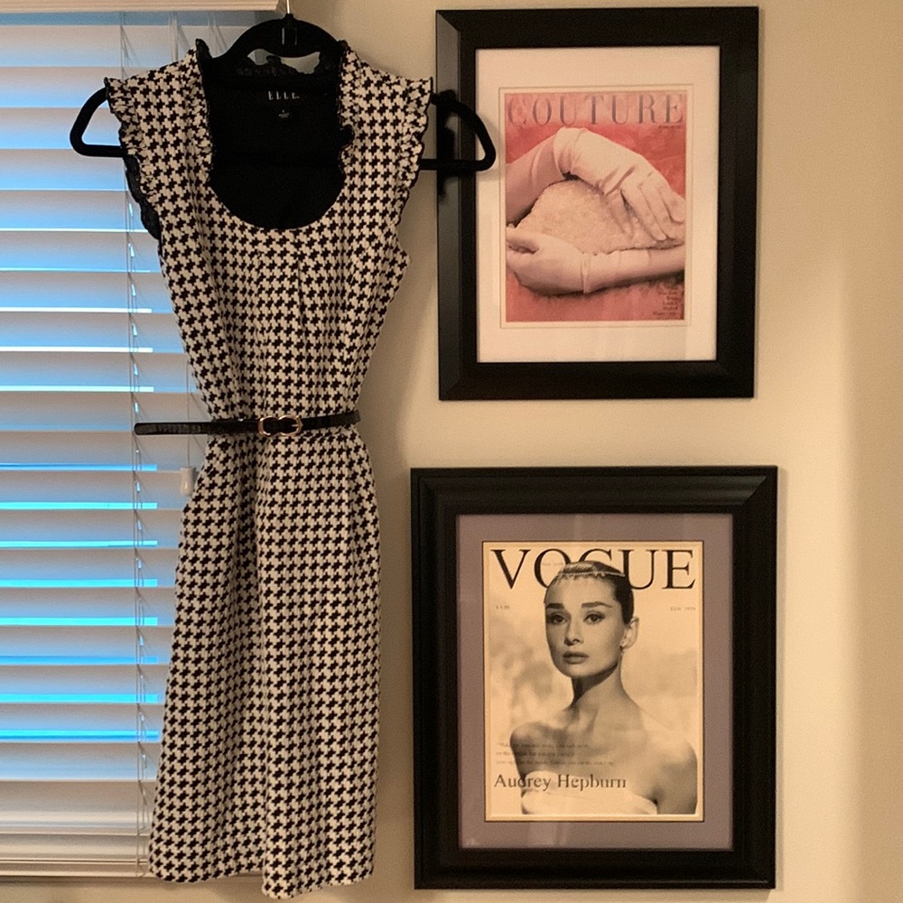 Elle brand houndstooth mini dress with pockets and belt. Size 2.